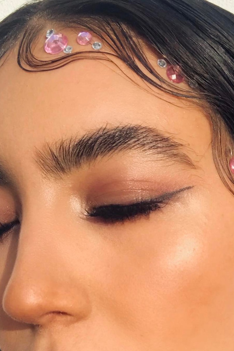 Eyeliner Makeup Beauty Face Jewel Pink Silver Hairstyle Hairstyling Brows Eyebrows Cosmetics Glow Highlighter