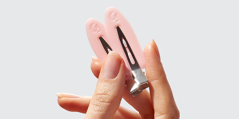 Glossier Gives Away Free Pink Logo Hair Clips | Hypebae display picture 1