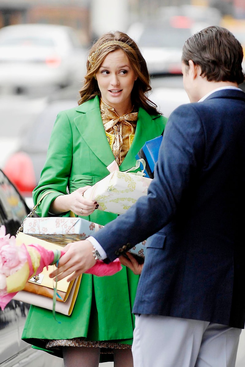 Leighton Meester Ed Westwick Blair Waldorf Chuck Bass Gifts Flowers Couple Gossip Girl Headband