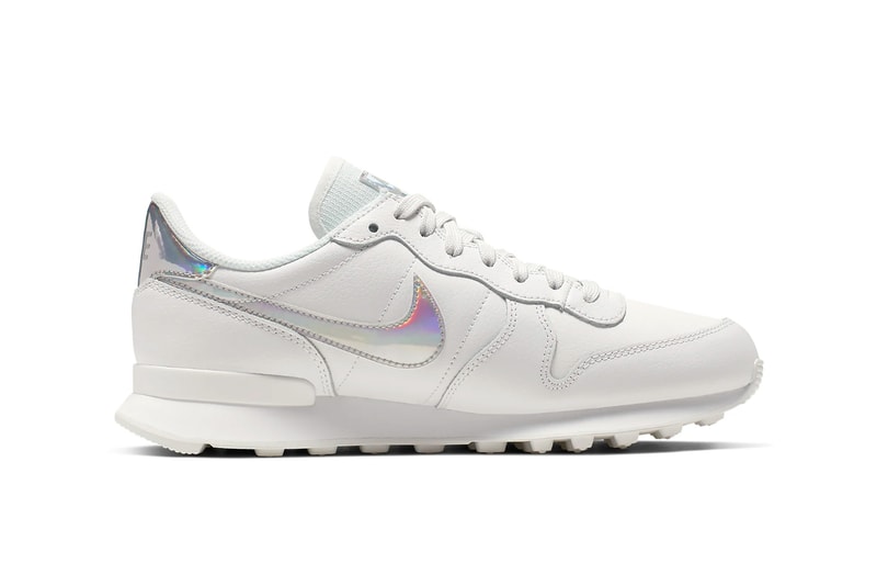 Nike Internationalist SE Summit White Silver