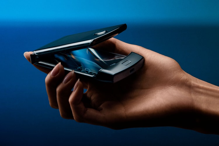 Motorola Is Officially Bringing Back Its Iconic RAZR Flip Phone