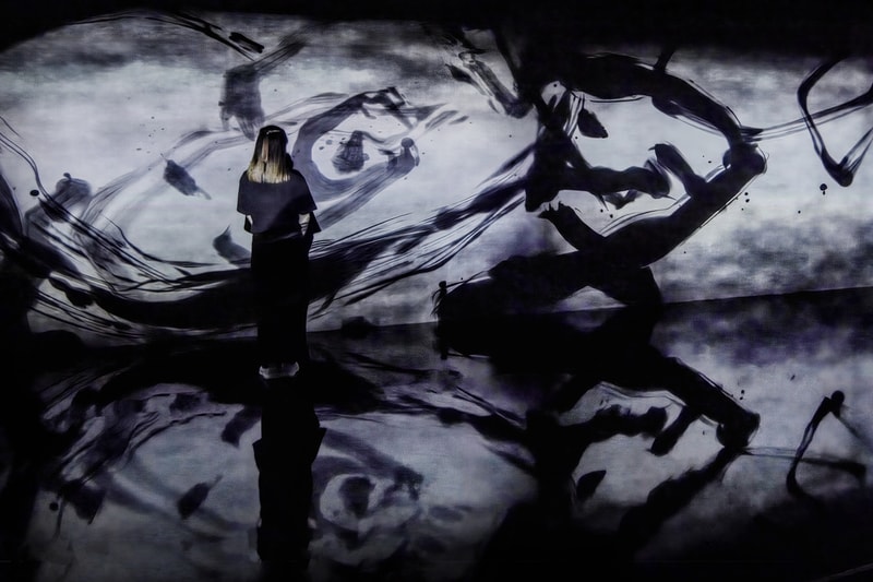 teamLab Singapore #futuretogether Reversible Rotation - Black in White