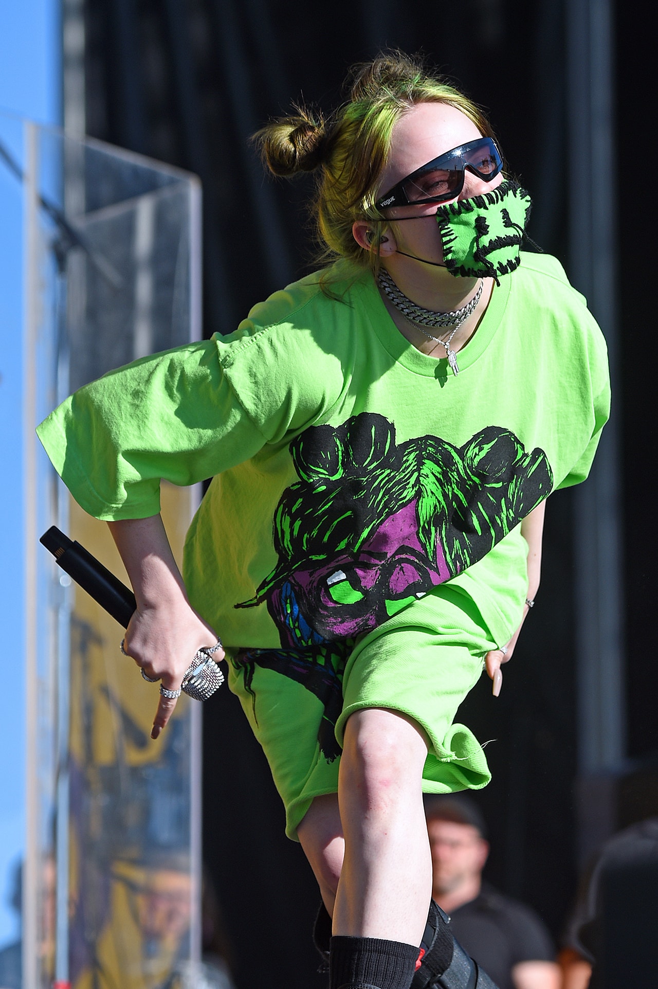 Billie Eilish Reading Festival 2019 Green T-Shirt Outfit Mask Hair Performance