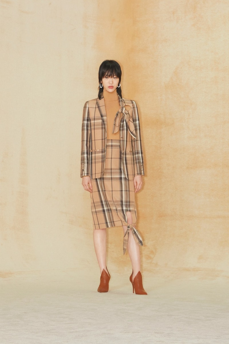 burberry pre fall 2020 collection riccardo tisci tb monogram outerwear skirts bags irina-shayk boots hats accessories 