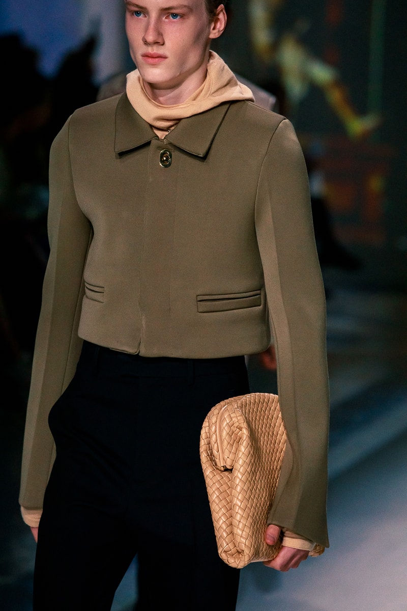 Bottega Veneta Fall Winter 2020 FW20 Runway Show Collection Milan Fashion Week Daniel Lee Beige Intrecciato Bag Clutch