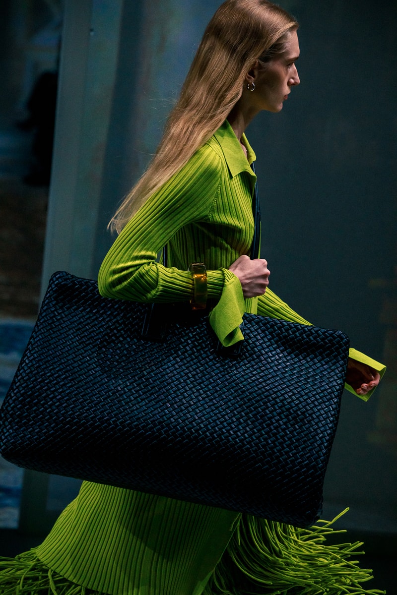 Bottega Veneta Fall Winter 2020 FW20 Runway Show Collection Milan Fashion Week Daniel Lee Black Intrecciato Bag