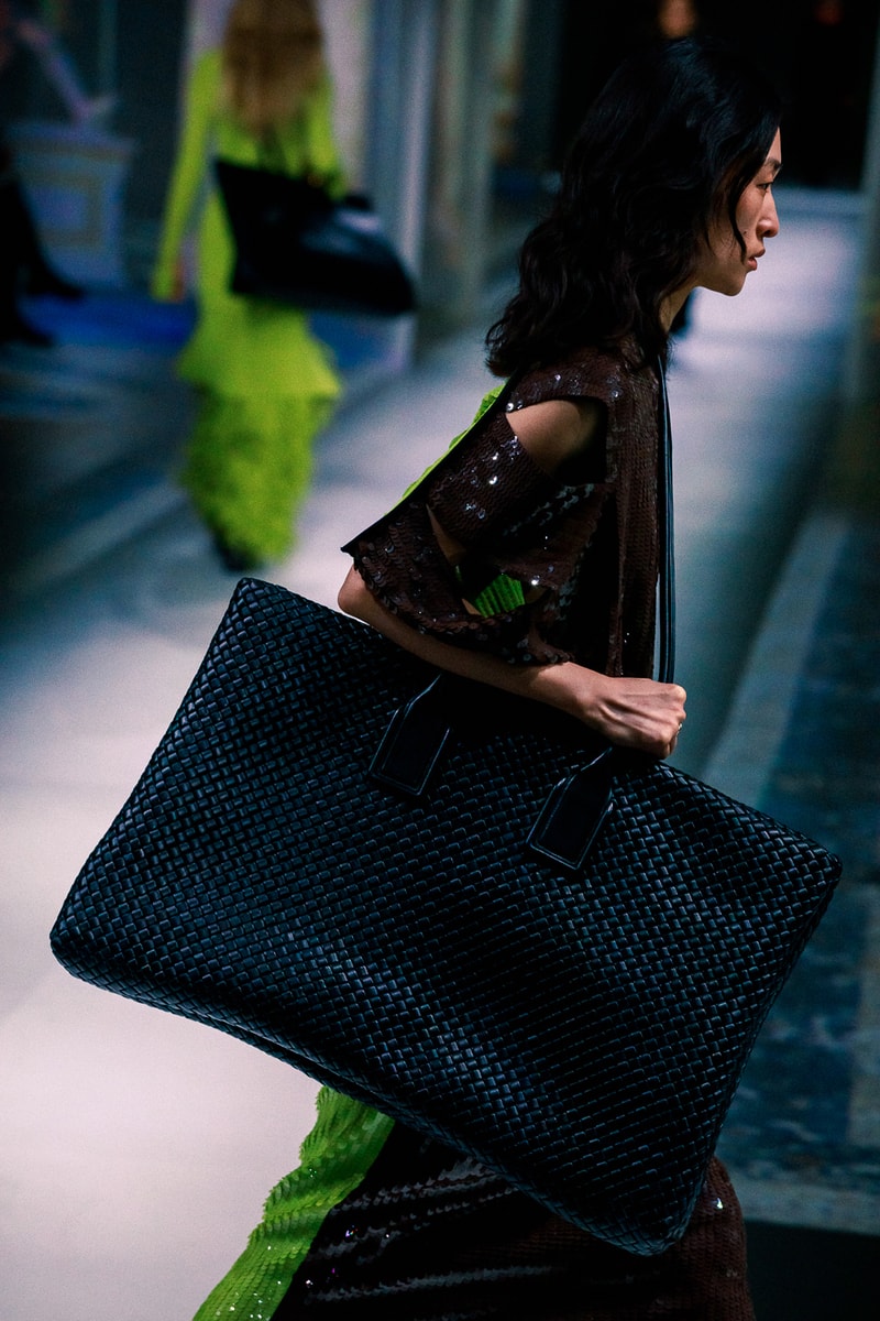Bottega Veneta Fall Winter 2020 FW20 Runway Show Collection Milan Fashion Week Daniel Lee Black Intrecciato Bag
