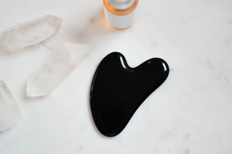 gua sha facial tool skincare beauty rose quartz 