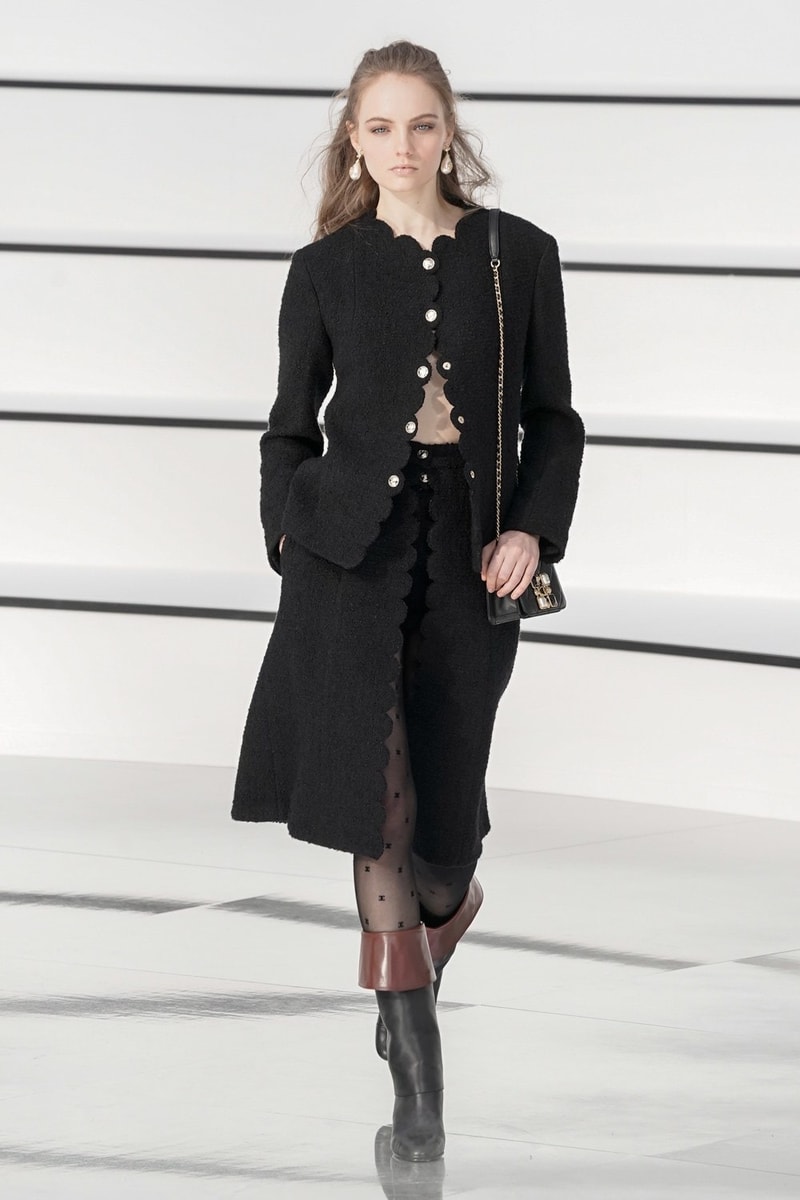 Chanel Fall/Winter 2020 Runway Collection PFW Gigi Hadid Fashion Show