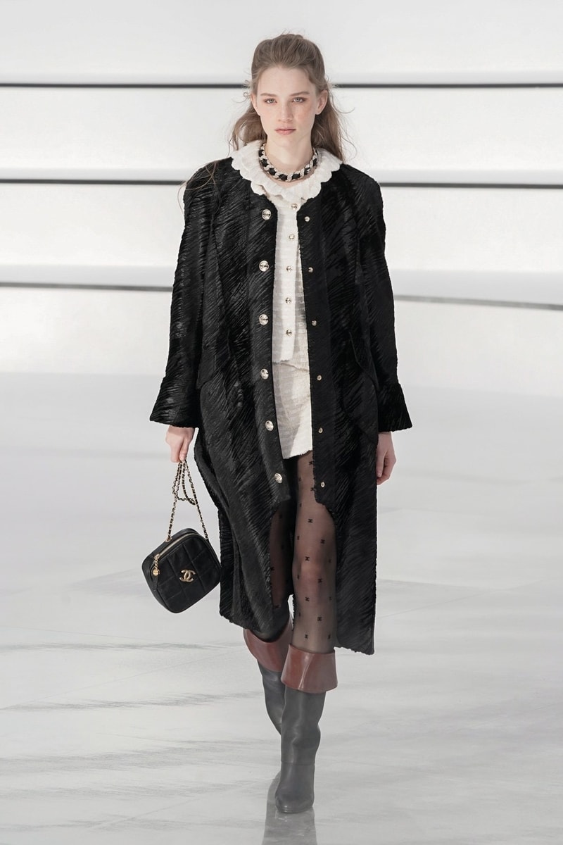 Chanel Fall/Winter 2020 Runway Collection PFW Gigi Hadid Fashion Show