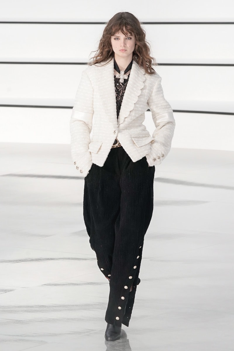 Chanel Fall/Winter 2020 Runway Collection PFW Gigi Hadid Fashion Show