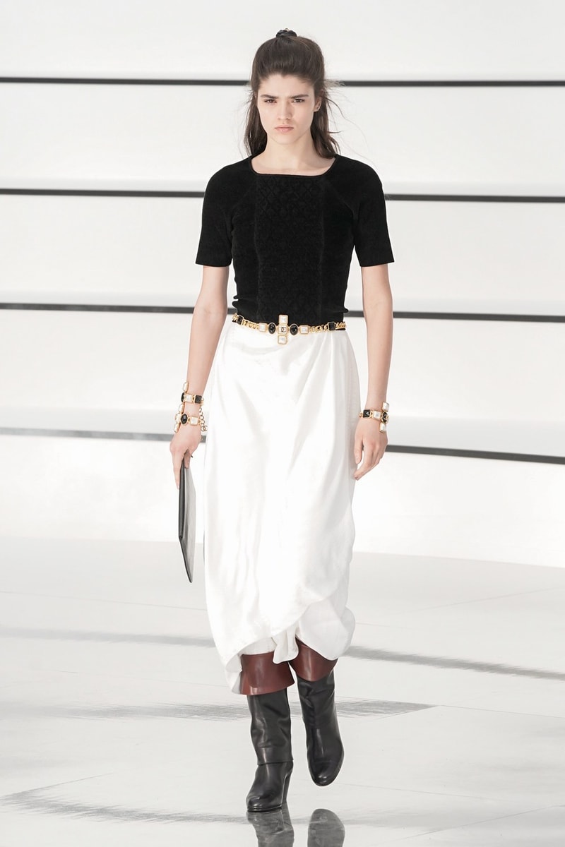 Chanel Fall/Winter 2020 Runway Collection PFW Gigi Hadid Fashion Show