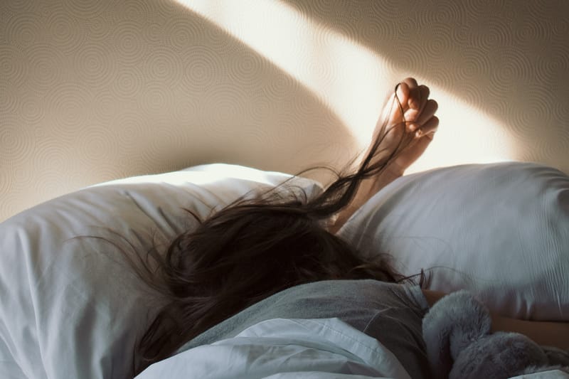How to Beat Insomnia and Get Better Sleep, According to a Sleep Specialist