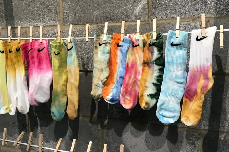 How to Tie-Dye Socks at Home