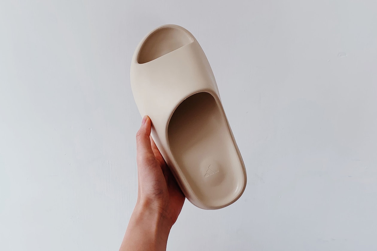 adidas Originals YEEZY SLIDE "Bone" Review | Hypebae adidas Originals YEEZY SLIDE "Bone" Review | Hypebae