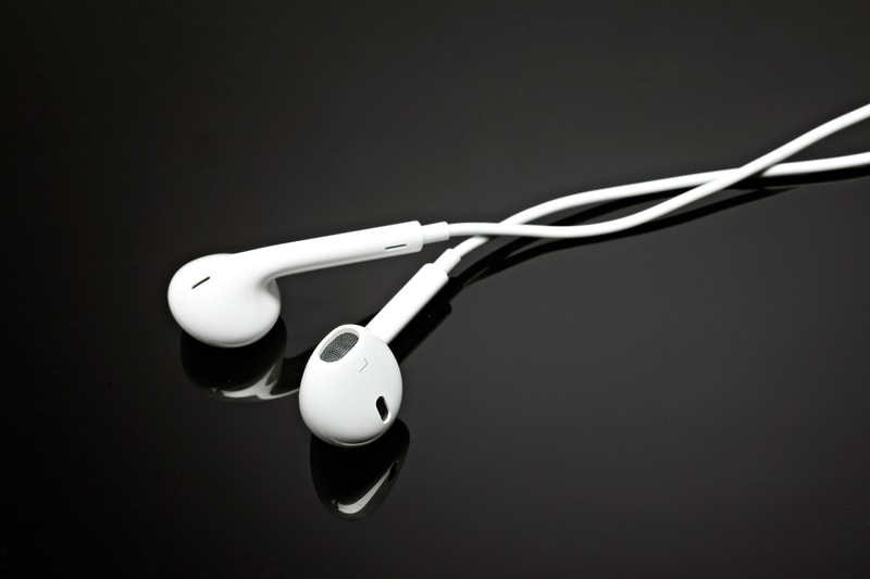 Apple iPhone 12 No EarPods Release Rumor AirPods