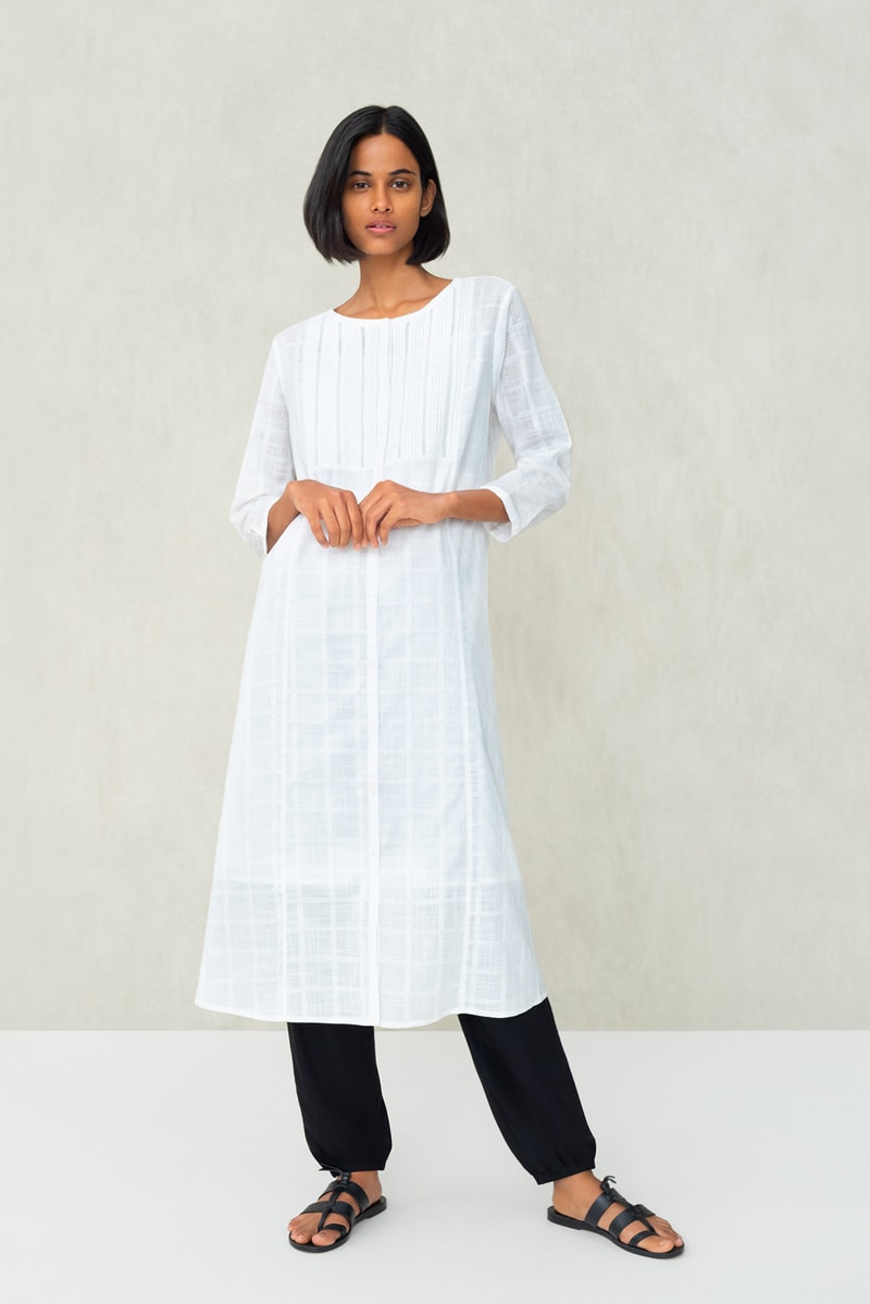 uniqlo kurta rina singh spring summer collaboration lifewear india dresses pants yellow white black sandals 
