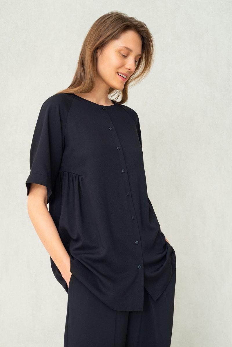 uniqlo kurta rina singh spring summer collaboration lifewear india dresses pants yellow white black sandals 
