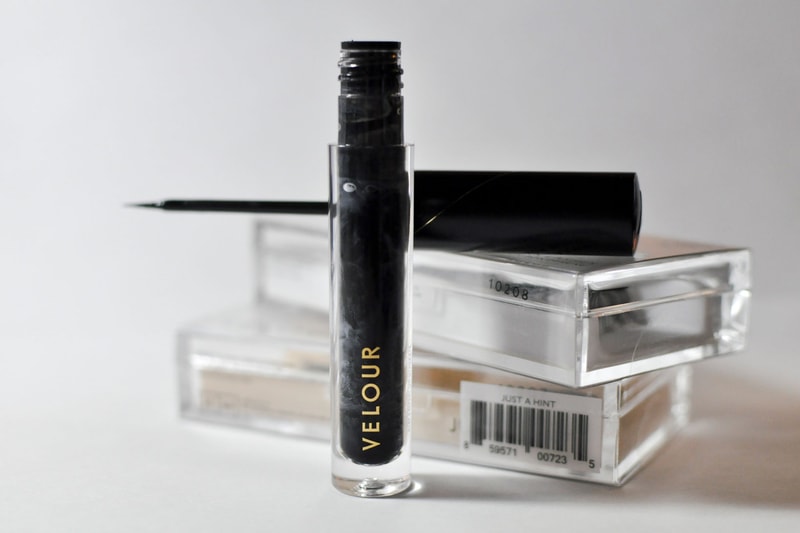 Velour Lash & Go Eyeliner Liquid Eyelash Glue Black