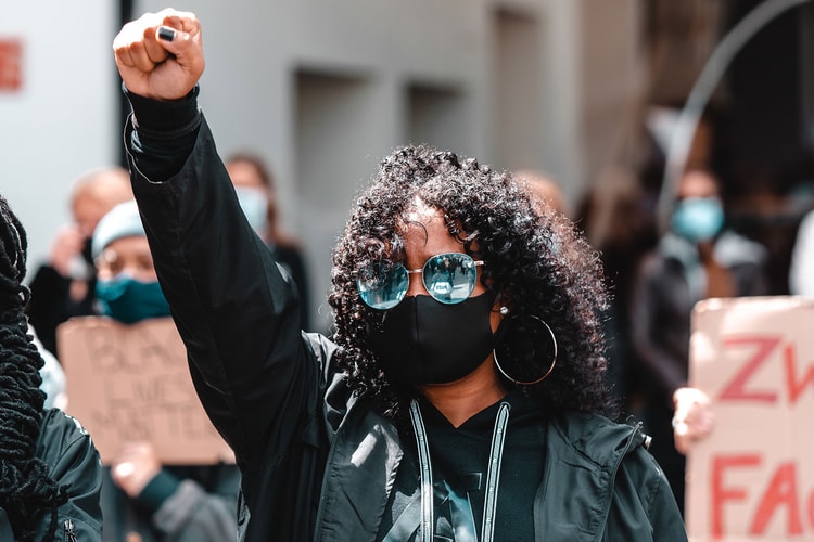Keyboard on Latest Apple iOS Update Autosuggests Raised Fist Emojis for "Black Lives Matter"