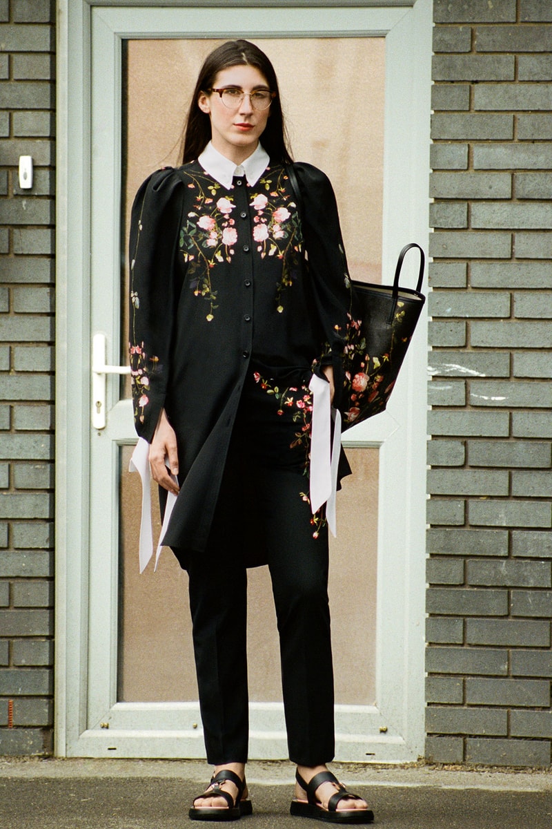 burberry spring summer 2021 pre-collection lookbook pocket bag trench coats jackets riccardo tisci 