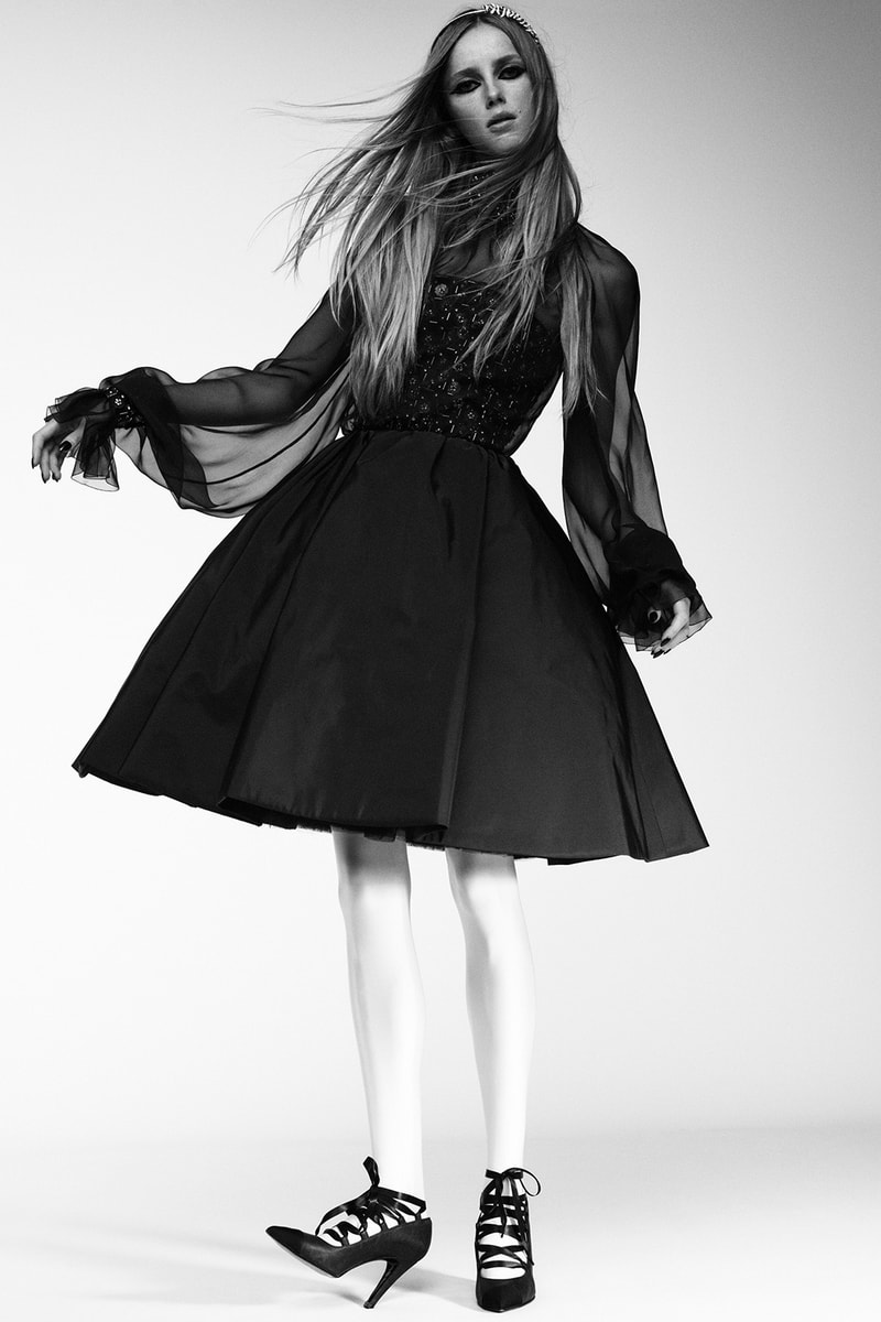 chanel fall paris haute couture collection virginie viard karl lagerfeld adut akech rianne van rompaey dresses tweed embroidery 