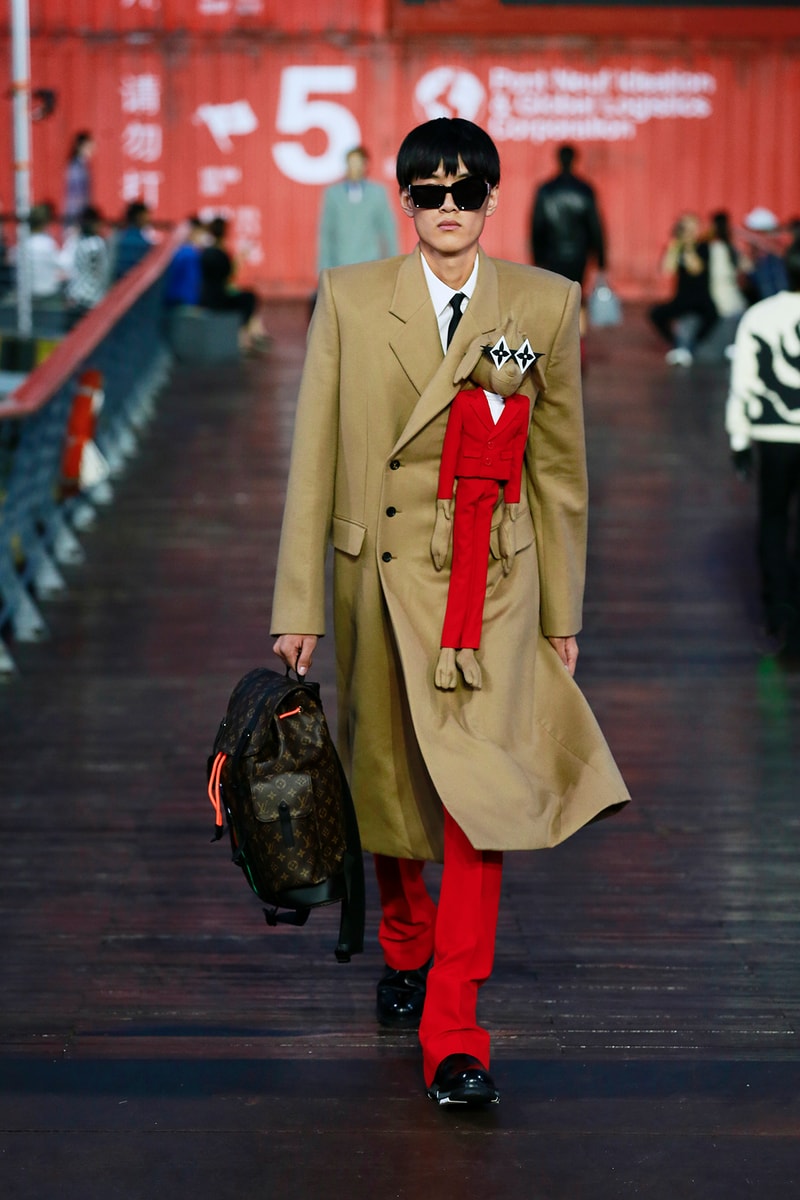 Louis Vuitton Virgil Abloh Spring/Summer 2021 Mens Collection Show Shanghai Coat Green Scorpion