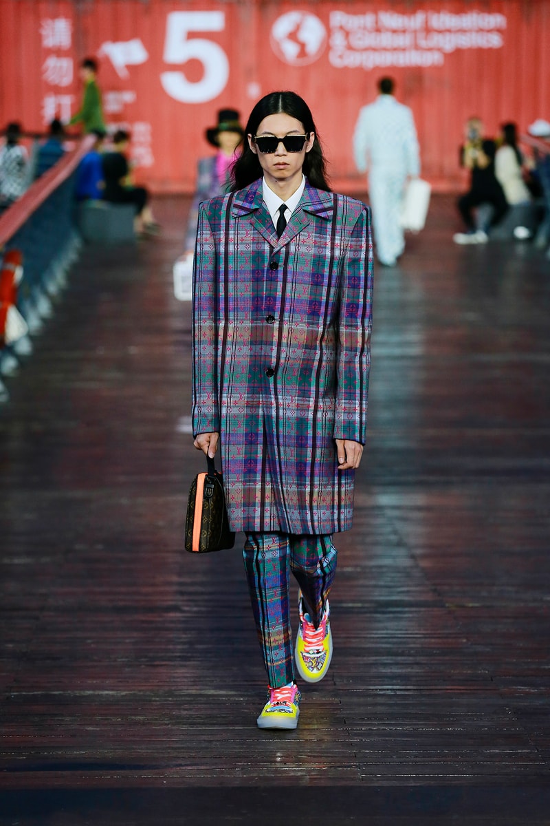 Louis Vuitton Virgil Abloh Spring/Summer 2021 Mens Collection Show Shanghai Coat Green Scorpion