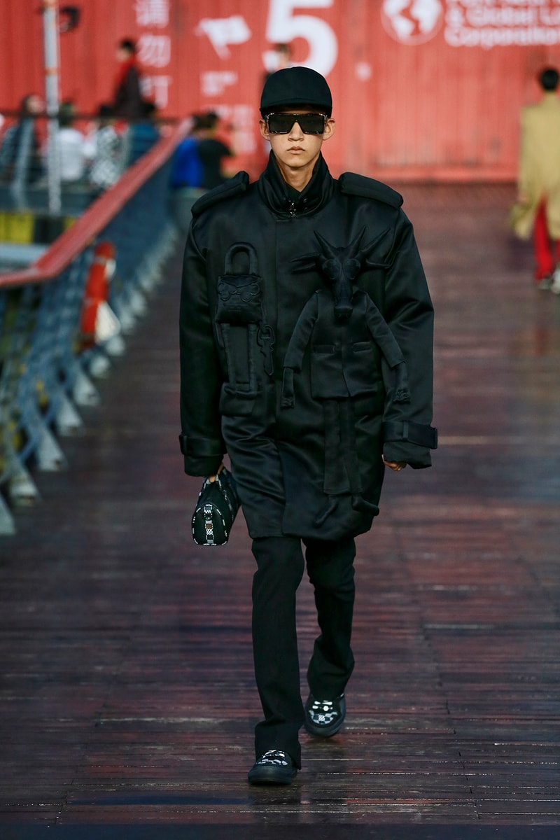Louis Vuitton Virgil Abloh Spring/Summer 2021 Mens Collection Show Shanghai Coat Green Scorpion