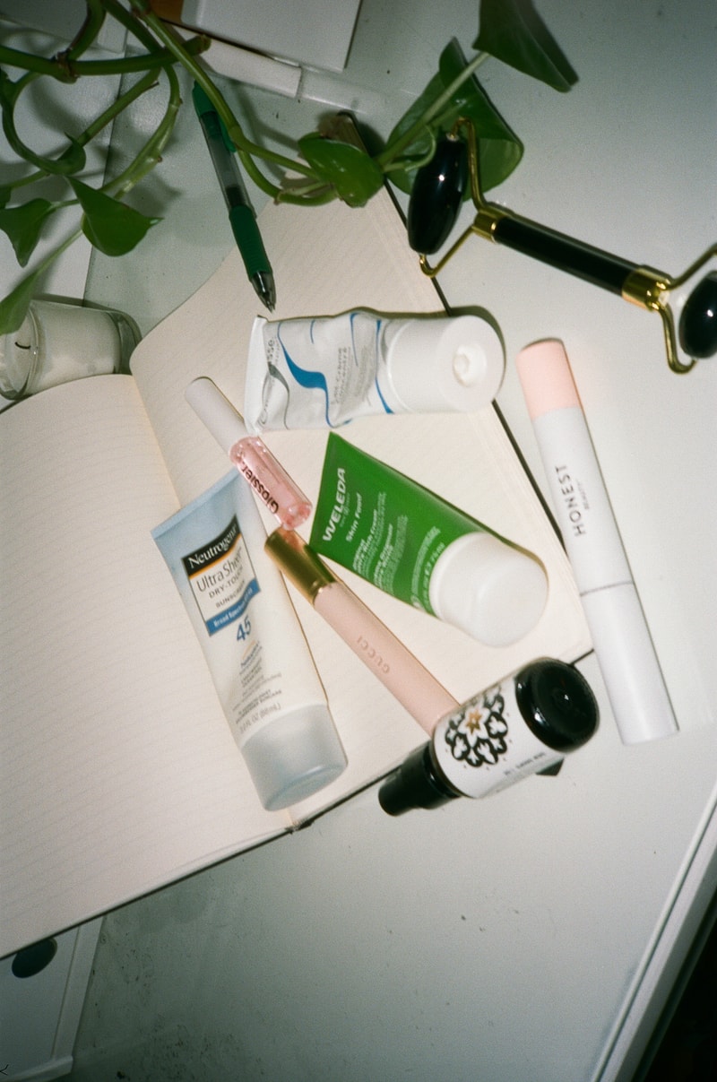 Beauty Products Skincare Makeup neutrogena sunscreen Glossier Lip Gloss Clear Weleda Skin Food Moisturizer Honest Beauty Mascara Jade Roller