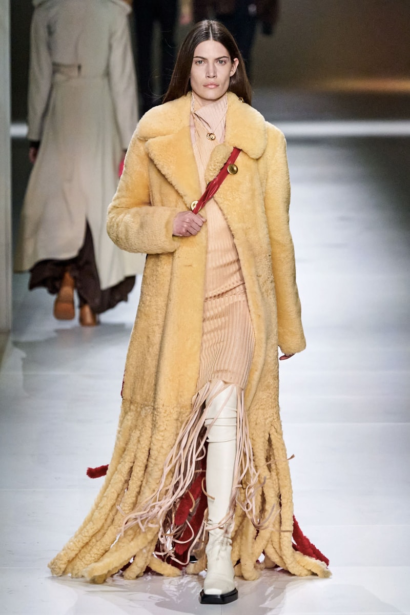 thigh high boots over the knee fashion trend bottega veneta daniel lee Joana Cortes