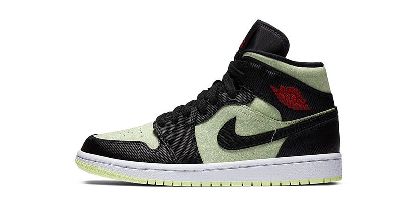 mid se red and green air jordan