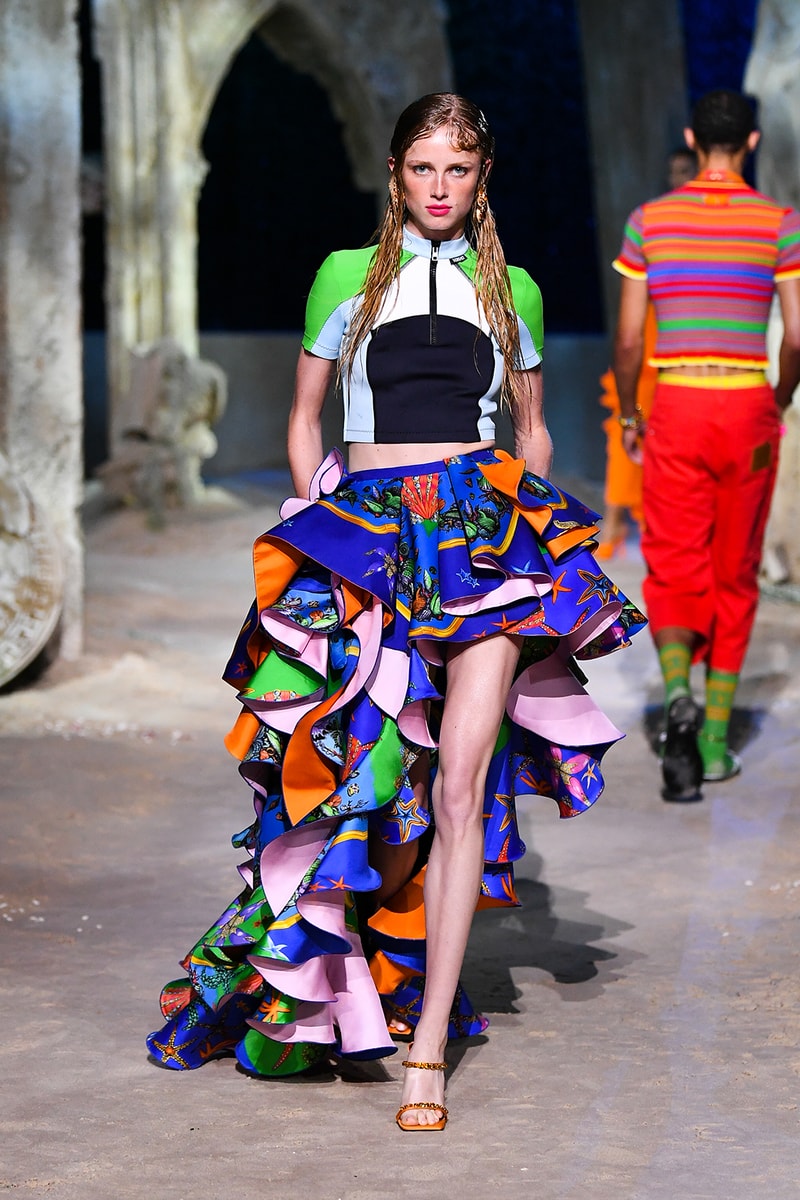 versace spring summer 2021 collection paris fashion week pfw adut akech irina shayk