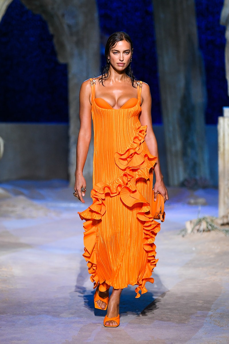 versace spring summer 2021 collection paris fashion week pfw adut akech irina shayk