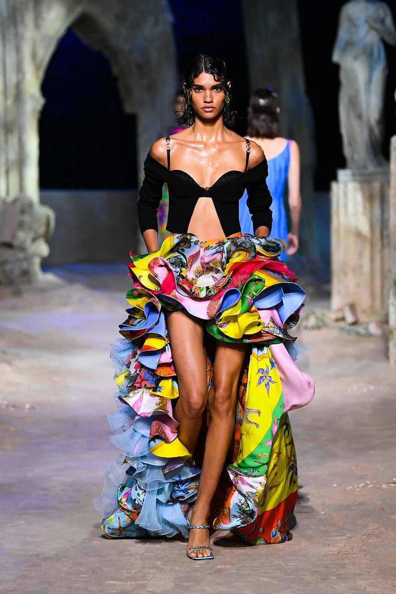 versace spring summer 2021 collection paris fashion week pfw adut akech irina shayk