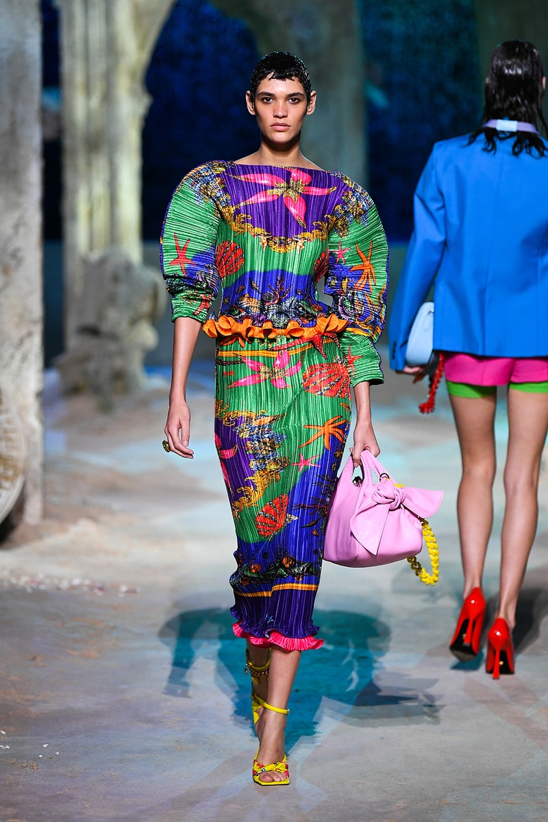 versace spring summer 2021 collection paris fashion week pfw adut akech irina shayk
