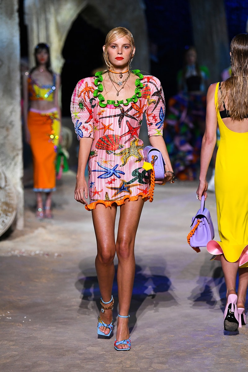 versace spring summer 2021 collection paris fashion week pfw adut akech irina shayk