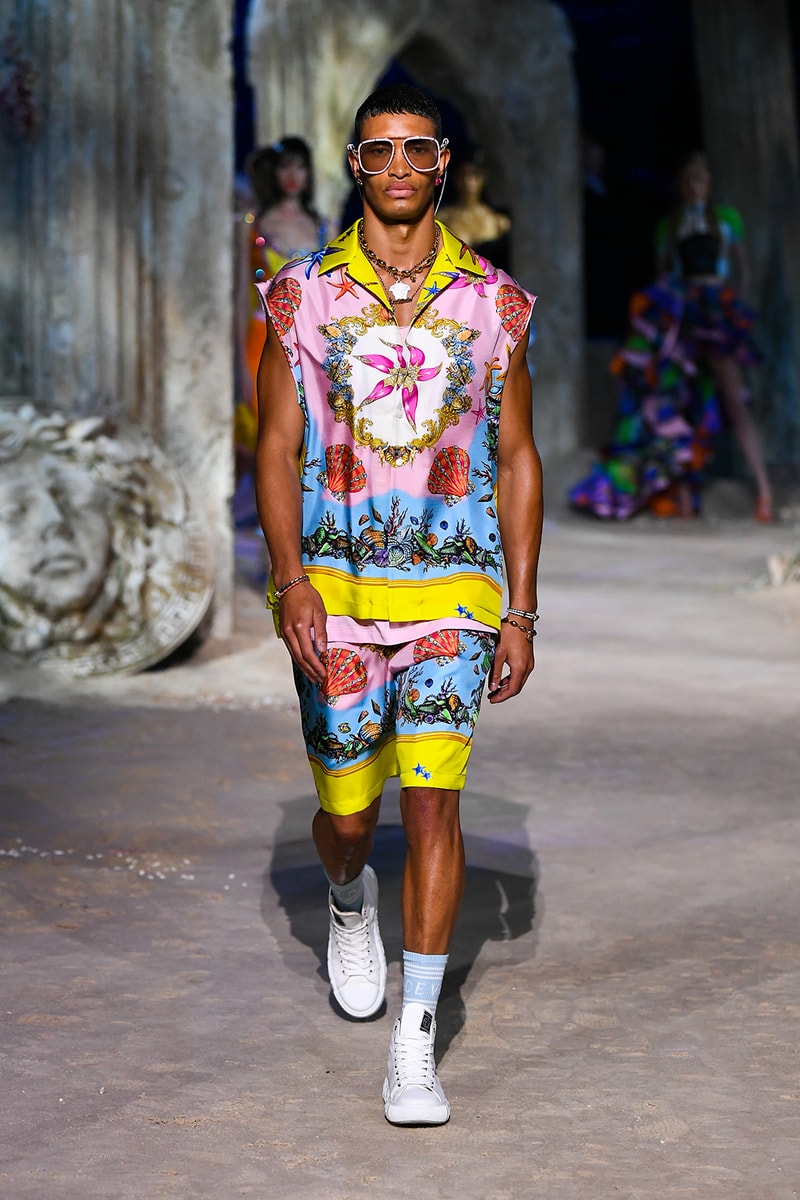 versace spring summer 2021 collection paris fashion week pfw adut akech irina shayk