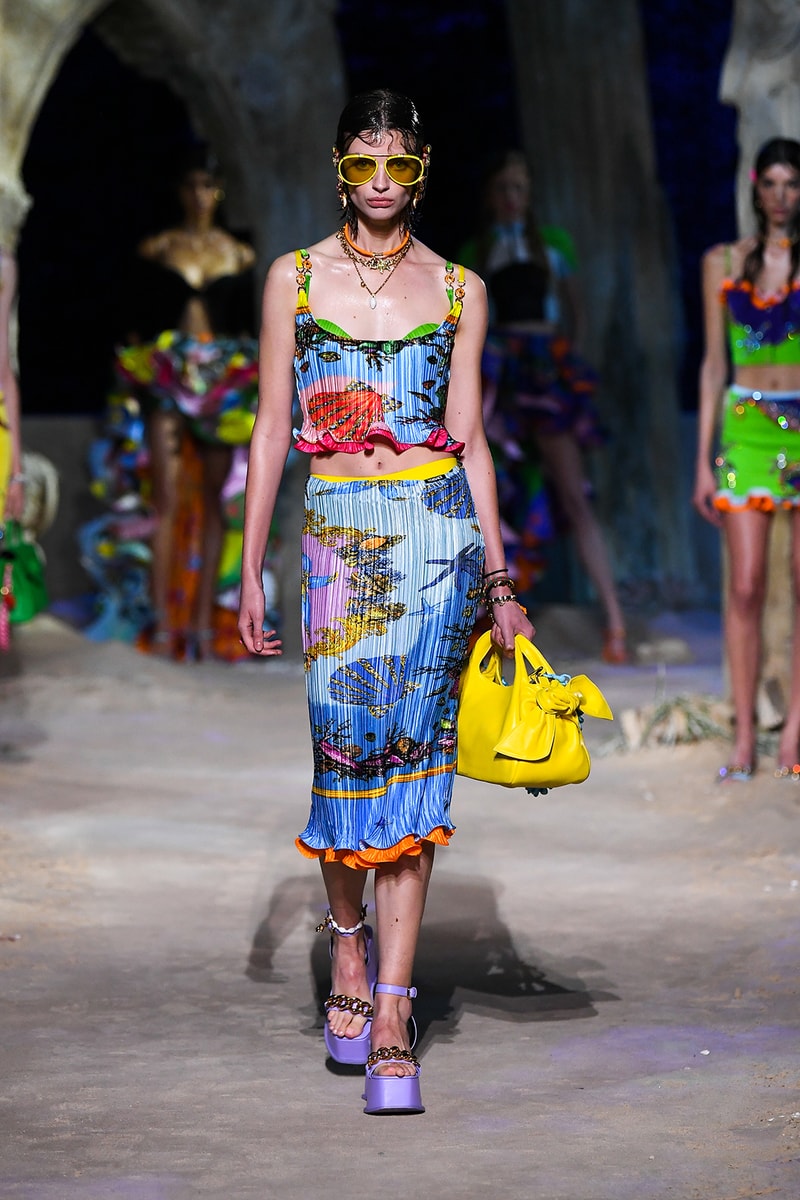 versace spring summer 2021 collection paris fashion week pfw adut akech irina shayk