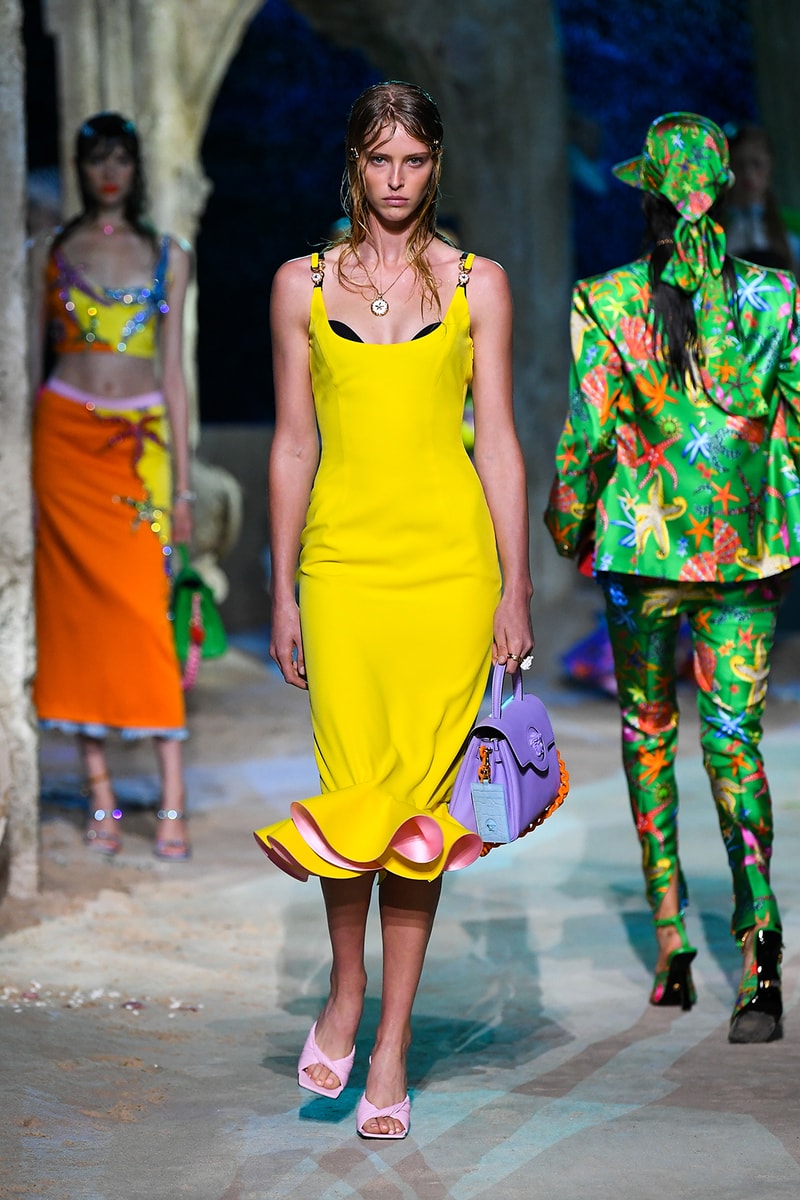 versace spring summer 2021 collection paris fashion week pfw adut akech irina shayk