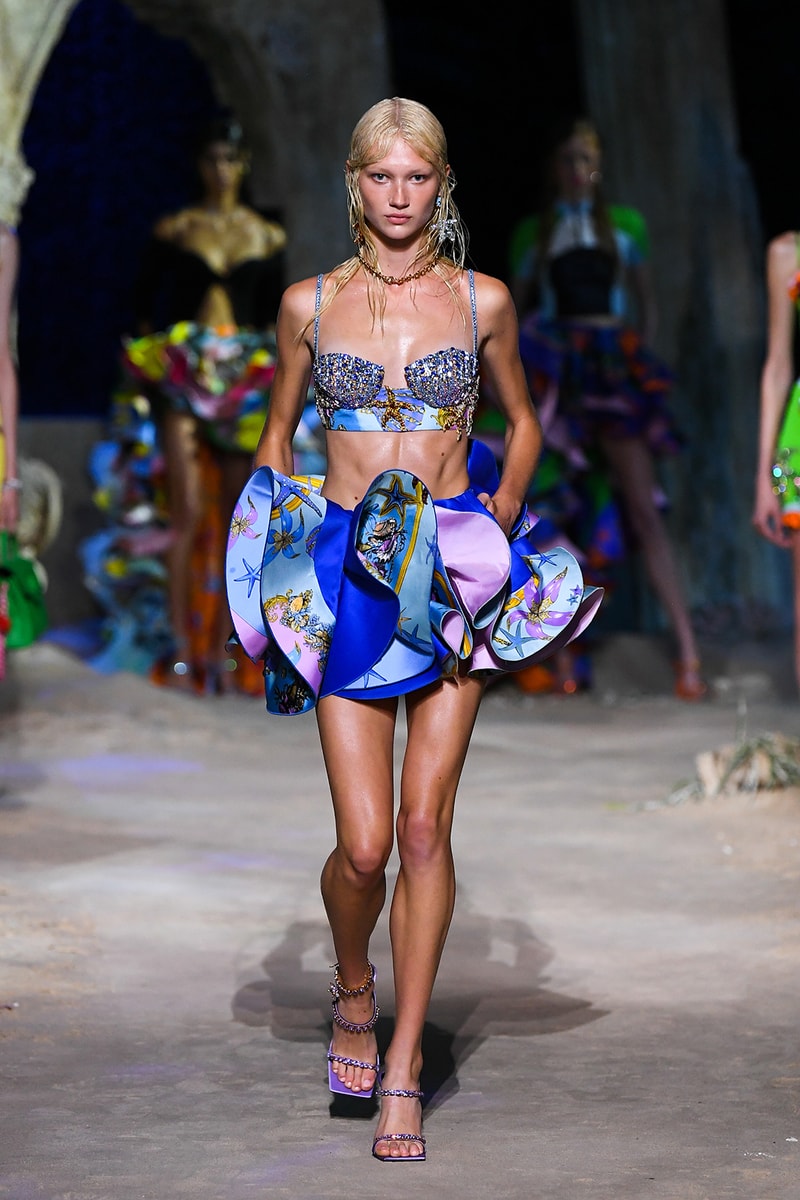 versace spring summer 2021 collection paris fashion week pfw adut akech irina shayk