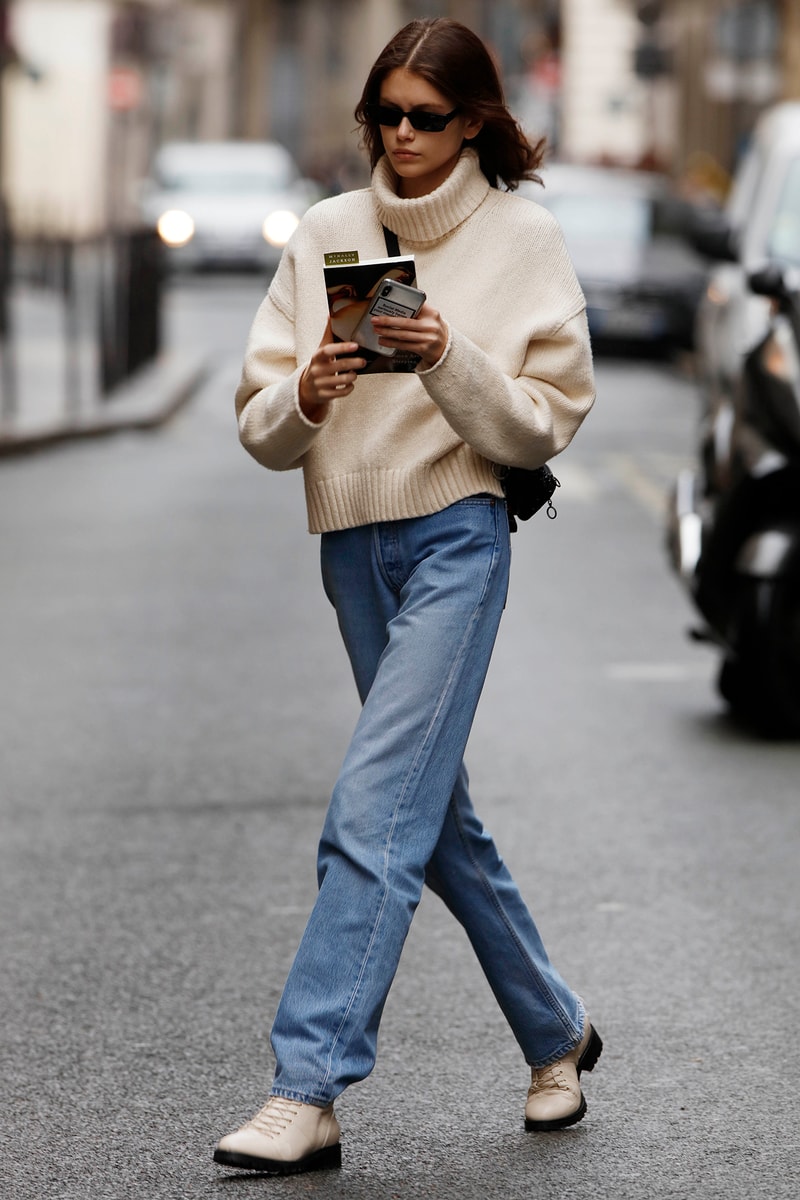 Kaia Gerber Model Supermodel Off Duty Fashion Week Outfit Baggy Jeans Blue Outfit