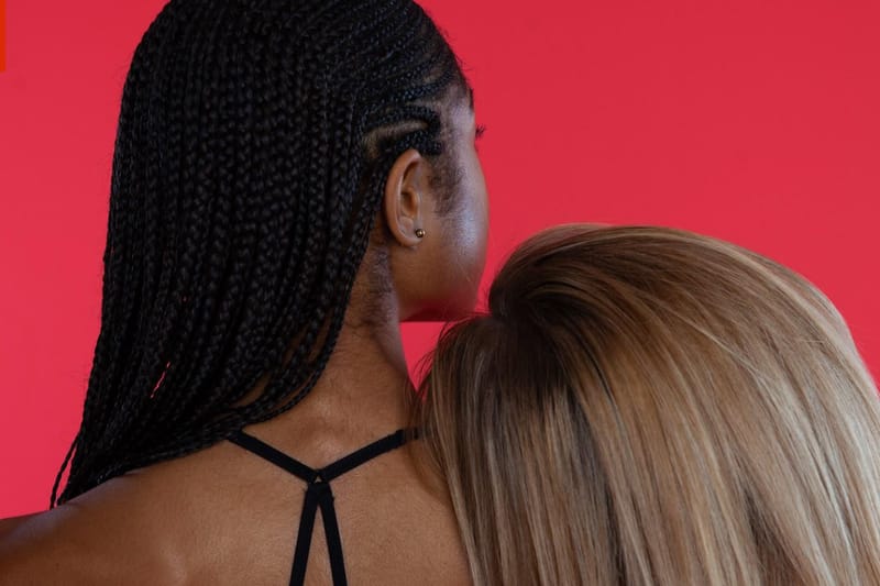 A Guide to Online Dating for Queer Women