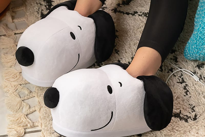 These SMOKO Snoopy USB Heated Slippers Are All We’re Wearing This Winter