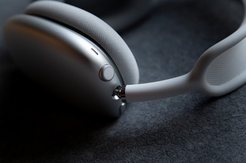 apple airpods max headphones closer look unboxing details price silver over ear review