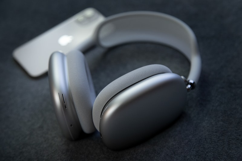 apple airpods max headphones closer look unboxing details price silver over ear review