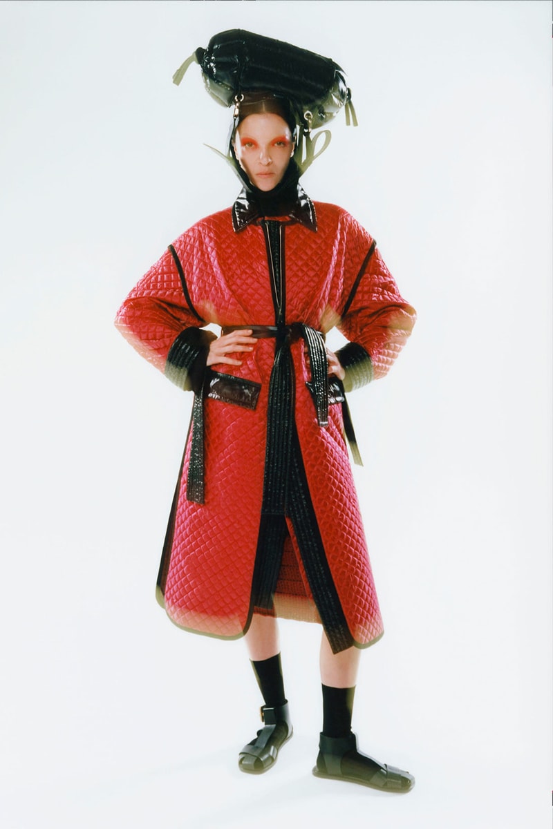 2 moncler 1952 spring summer womenswear collection padded trench coat red bag