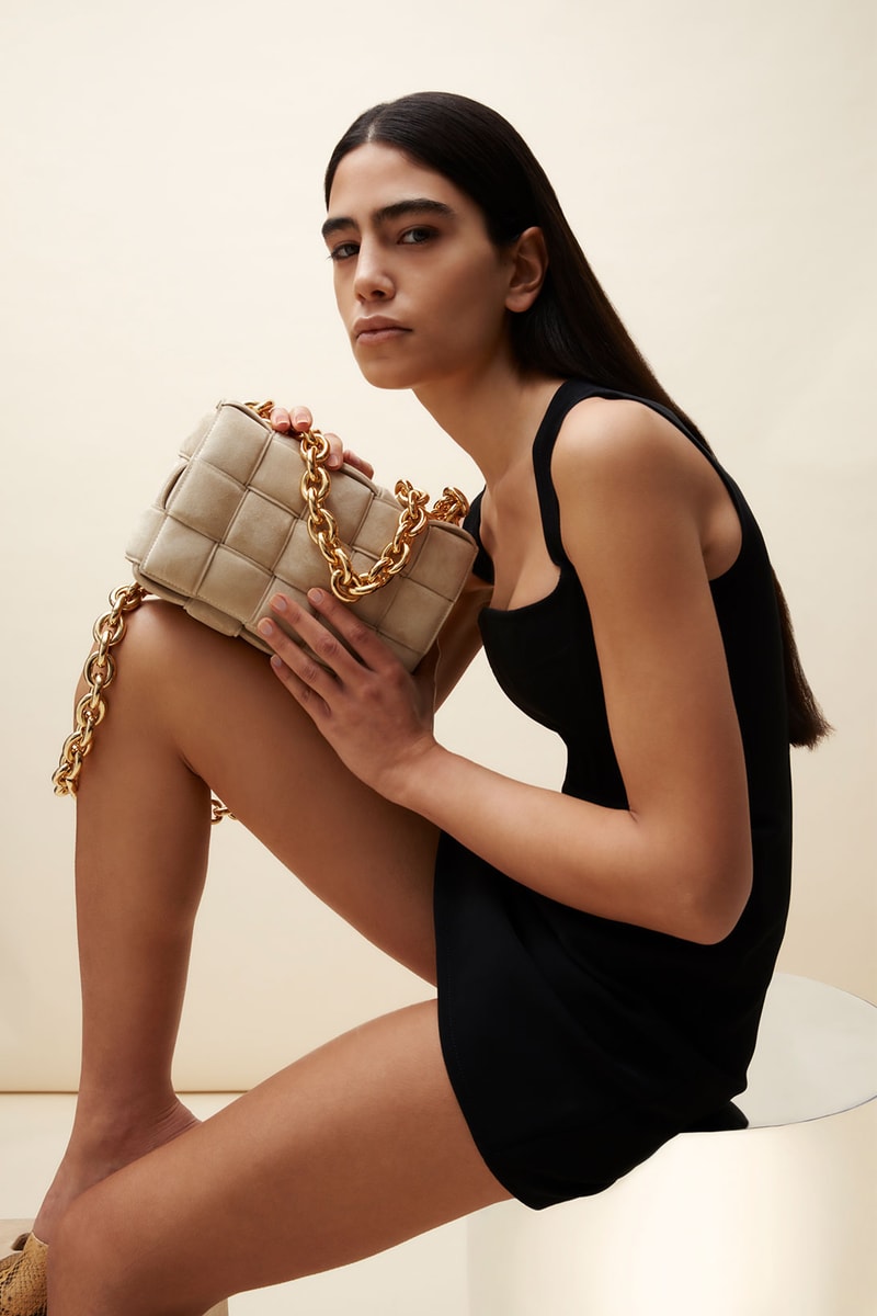 bottega veneta mytheresa exclusive chain cassette bag suede sand beige porridge black mini dress outfit