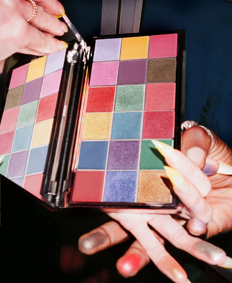 byredo prismic eyeshadow palette 18 colors fingers hands