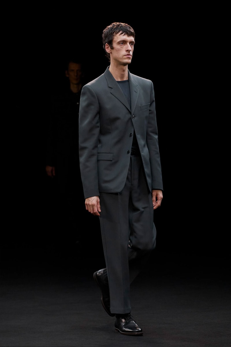 lemaire fall winter collection lookbook flaneur coats layered outfits oversized blazers christophe sarah linh tran 